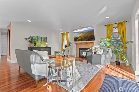 Living - 4218 154th Pl SE, Bothell, WA 98012 photo 1 of 1