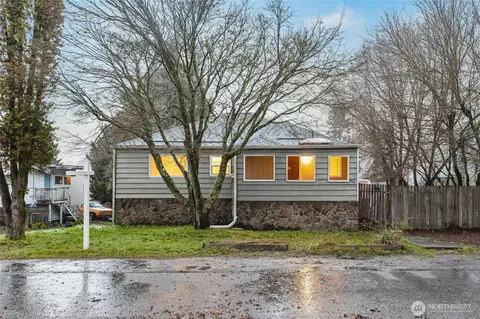 310 SW 102nd St, Seattle, WA 98146