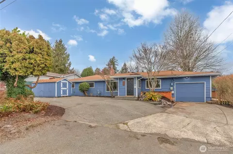 5550 NE 195th St, Kenmore, WA 98028