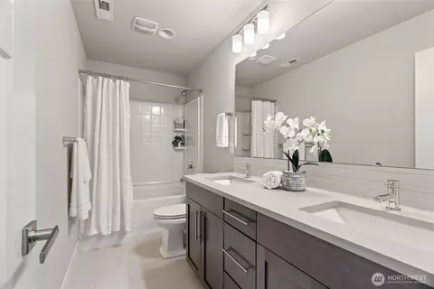 Bath - 3811 194th Pl SE, Bothell, WA 98012 photo 2 of 3