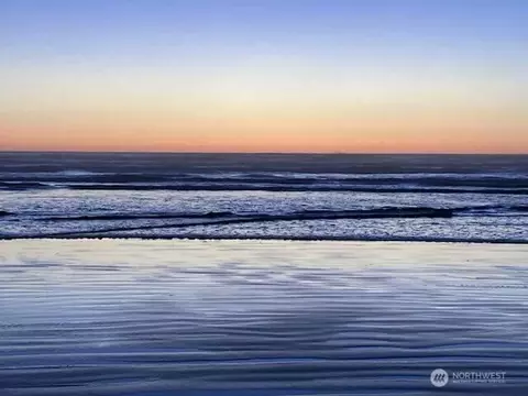12 Chabot Rd, Copalis Beach, WA 98535