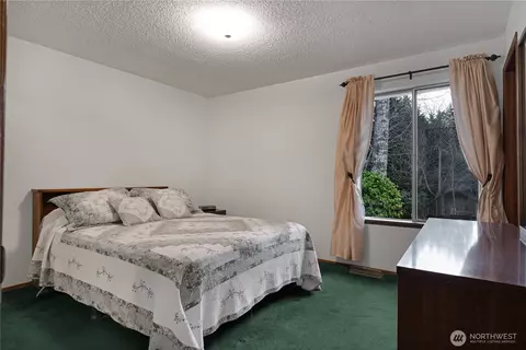 Bedroom - 380 E Mountain View Dr, Allyn, WA 98524 photo 1 of 3