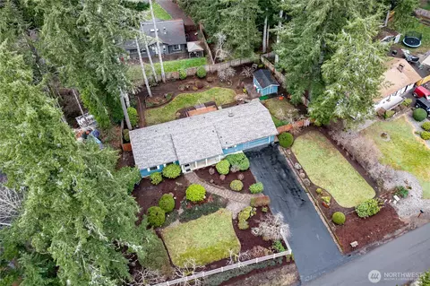 380 E Mountain View Dr, Allyn, WA 98524