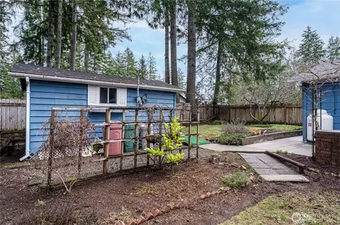 Exterior - 380 E Mountain View Dr, Allyn, WA 98524 photo 11 of 12