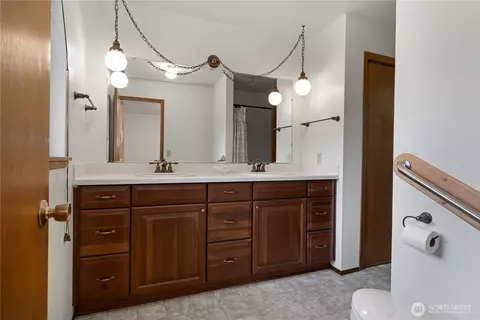 Bath - 380 E Mountain View Dr, Allyn, WA 98524 photo 1 of 1