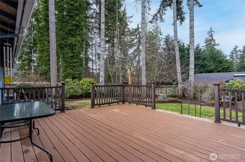 Exterior - 380 E Mountain View Dr, Allyn, WA 98524 photo 5 of 12