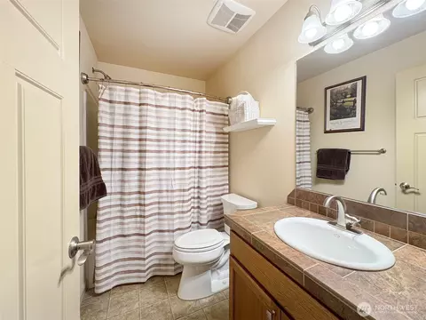 Bath - 20 Mount Baker Dr, Sequim, WA 98382 photo 4 of 4