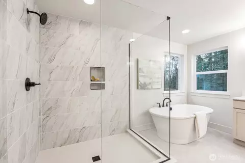 Bath - 1315 234th Pl SE, Bothell, WA 98021 photo 4 of 5