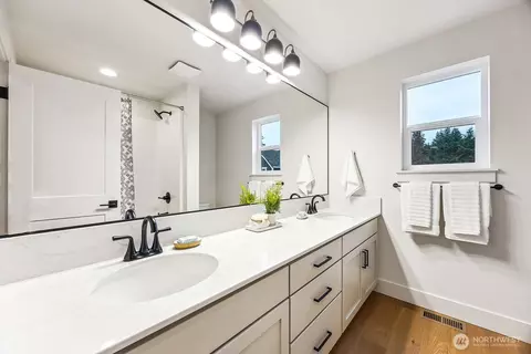 Bath - 1315 234th Pl SE, Bothell, WA 98021 photo 3 of 5