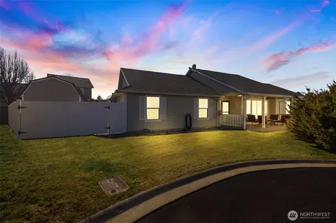 2417 S Arthur Ct, Kennewick, WA 99338