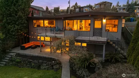 2514 25th Ave W, Seattle, WA 98199