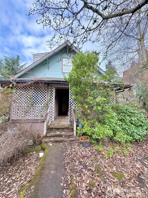 2031 E Harrison St, Tacoma, WA 98404