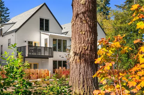 2214 NE 125th St, Seattle, WA 98125