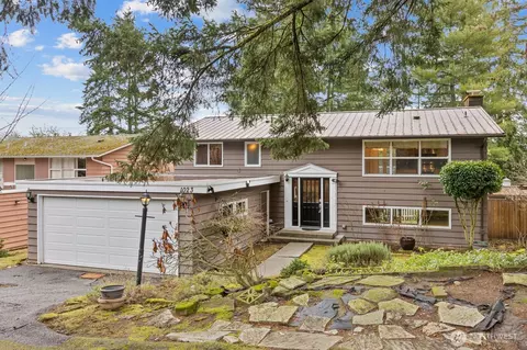 1023 109th Ave SE, Bellevue, WA 98004