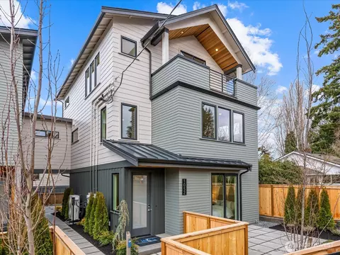 1052 NE 98th St, Seattle, WA 98115