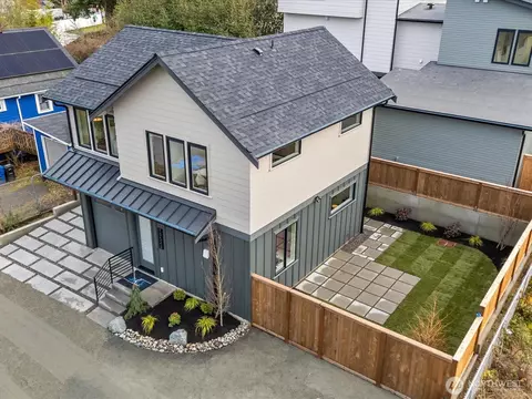 1052 NE 98th St #B, Seattle, WA 98115