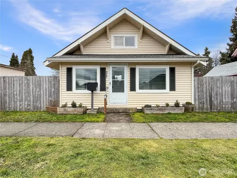 317 E Main St, Centralia, WA 98531