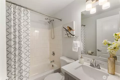 Bath - 2123 Harrison Ave, Everett, WA 98201 photo 3 of 3