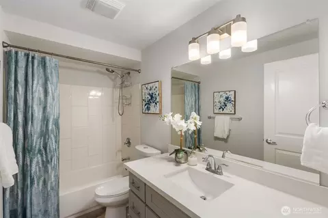 Bath - 2123 Harrison Ave, Everett, WA 98201 photo 1 of 3