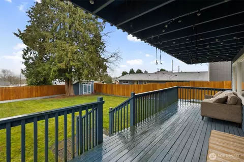 Exterior - 2123 Harrison Ave, Everett, WA 98201 photo 2 of 5