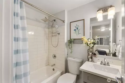 Bath - 2123 Harrison Ave, Everett, WA 98201 photo 2 of 3