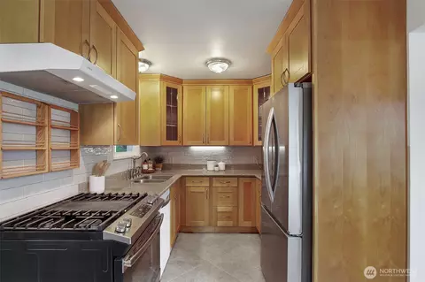 Kitchen - 10524 NE 189th St, Bothell, WA 98011 photo 3 of 4