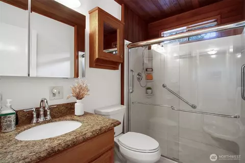 Bath - 10524 NE 189th St, Bothell, WA 98011 photo 1 of 1