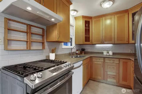 Kitchen - 10524 NE 189th St, Bothell, WA 98011 photo 4 of 4
