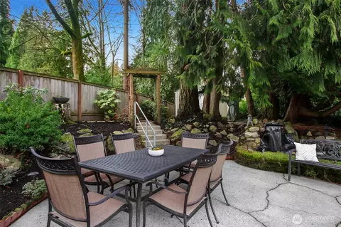 Exterior - 10524 NE 189th St, Bothell, WA 98011 photo 5 of 8
