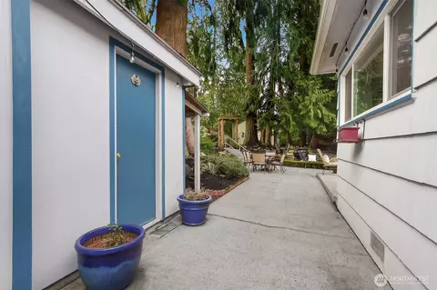 Exterior - 10524 NE 189th St, Bothell, WA 98011 photo 8 of 8