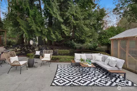 Exterior - 10524 NE 189th St, Bothell, WA 98011 photo 4 of 8