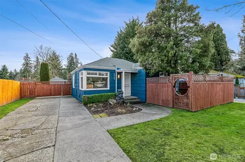 1433 S 128th St, Seattle, WA 98168