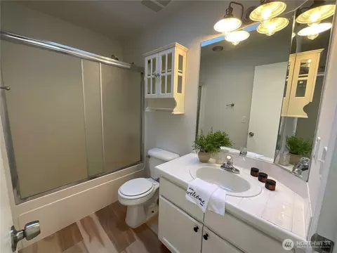 Bath - 103 73rd St SW, Everett, WA 98203 photo 3 of 3