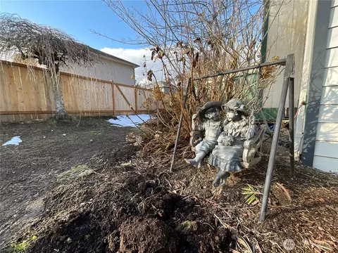 Exterior - 103 73rd St SW, Everett, WA 98203 photo 4 of 14
