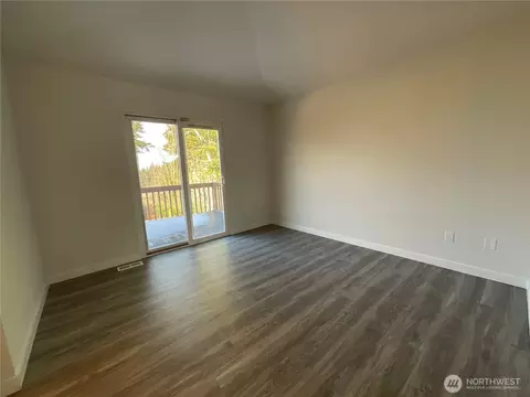 Living - 103 73rd St SW, Everett, WA 98203 photo 5 of 5