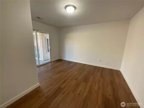 Living - 103 73rd St SW, Everett, WA 98203 photo 4 of 5