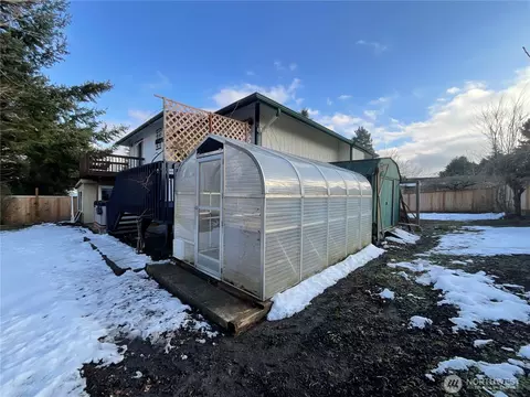 Exterior - 103 73rd St SW, Everett, WA 98203 photo 7 of 14