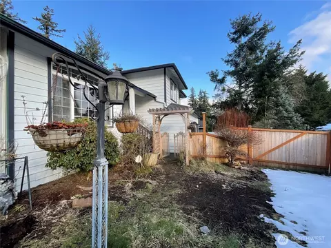 Exterior - 103 73rd St SW, Everett, WA 98203 photo 9 of 14