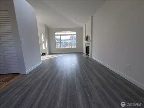 Living - 103 73rd St SW, Everett, WA 98203 photo 3 of 5