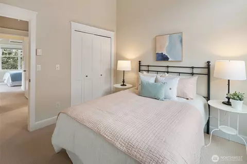 Bedroom - 511 16th Ave E #B, Seattle, WA 98112 photo 5 of 6