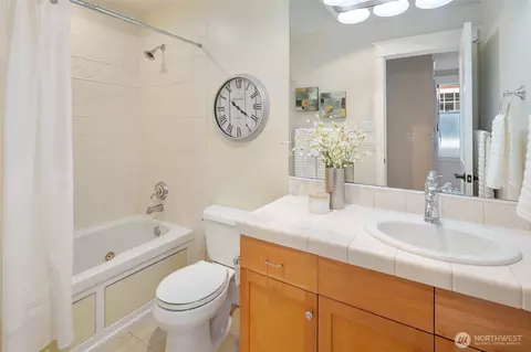 Bath - 511 16th Ave E #B, Seattle, WA 98112 photo 3 of 4