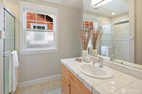 Bath - 511 16th Ave E #B, Seattle, WA 98112 photo 2 of 4