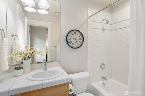 Bath - 511 16th Ave E #B, Seattle, WA 98112 photo 4 of 4