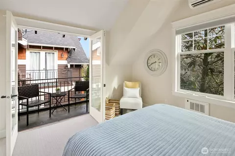 Bedroom - 511 16th Ave E #B, Seattle, WA 98112 photo 2 of 6