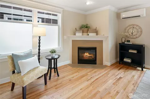 Living - 511 16th Ave E #B, Seattle, WA 98112 photo 2 of 4