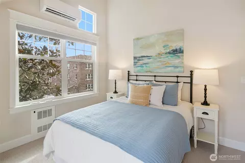 Bedroom - 511 16th Ave E #B, Seattle, WA 98112 photo 1 of 6
