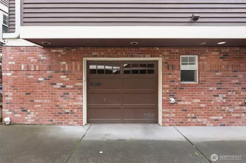 Exterior - 511 16th Ave E #B, Seattle, WA 98112 photo 4 of 5