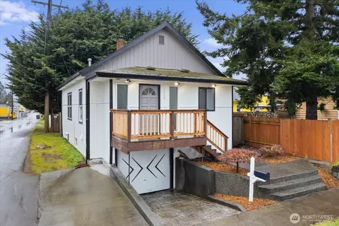 2008 16th St, Everett, WA 98201