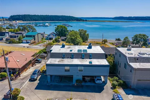 1701 SE 9th Ave #201, Oak Harbor, WA 98277