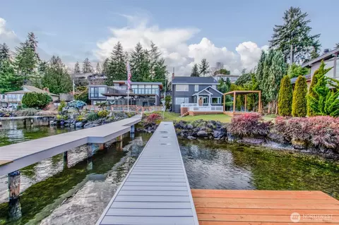 15038 Beach Dr NE, Lake Forest Park, WA 98155